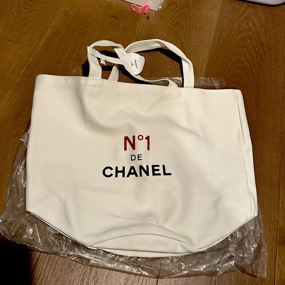 Handbag - Picture 2 of 3